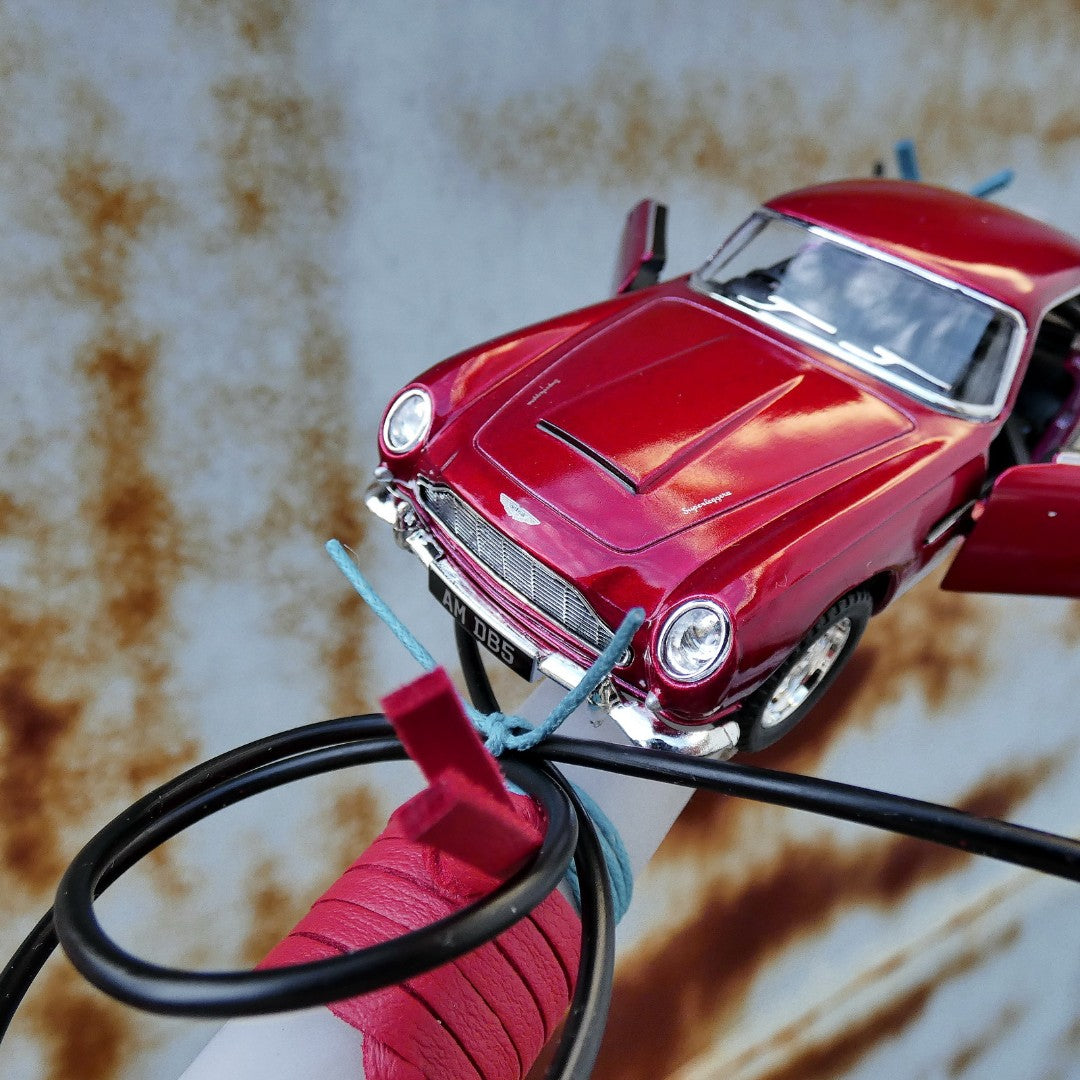 Λαμπάδα με αυτοκινητάκι Aston Martin