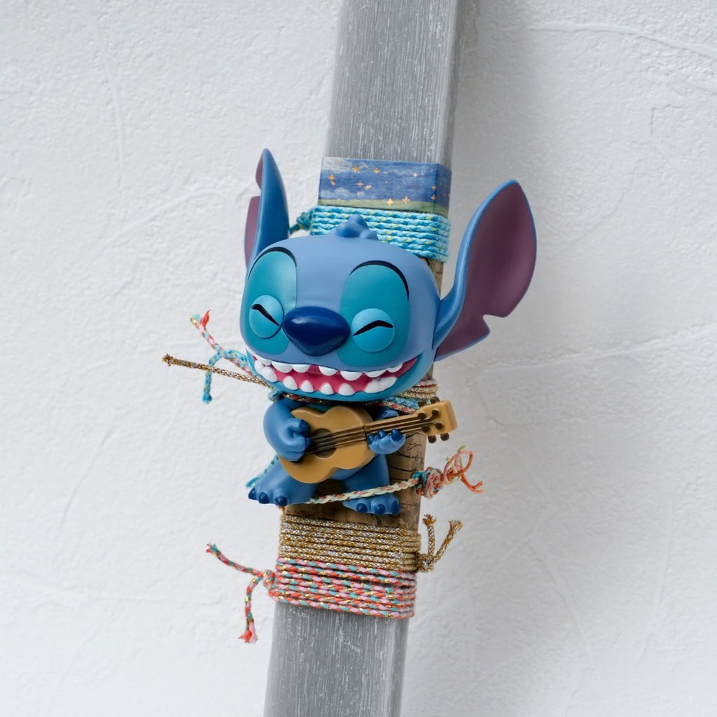 Λαμπάδα Stitch με Ukulele