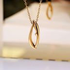 Κολιέ Γούρι 2027 από Ανοξείδωτο Ατσάλι | Abstract Pendant