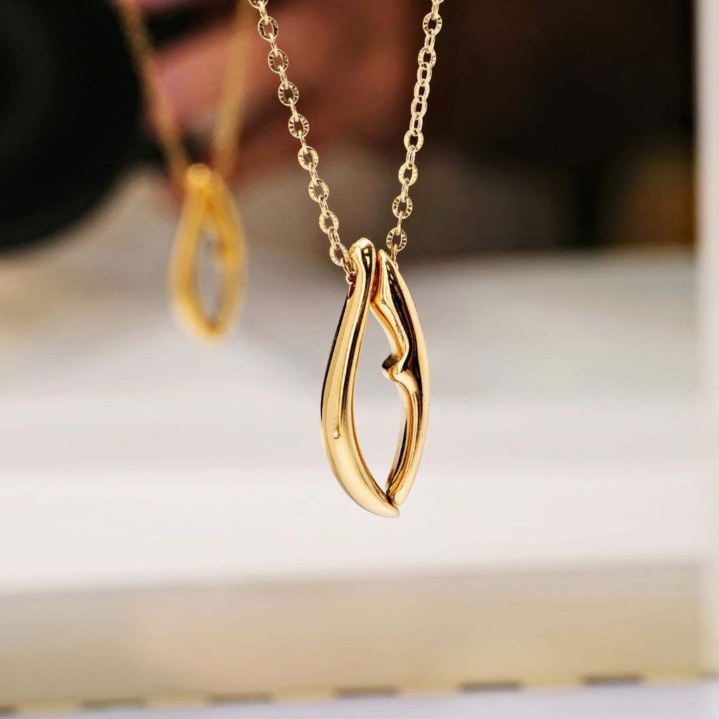 Κολιέ Γούρι 2027 από Ανοξείδωτο Ατσάλι | Abstract Pendant